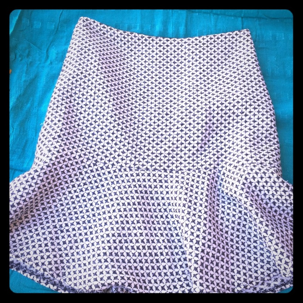 White House Black Market sz 2 skirt